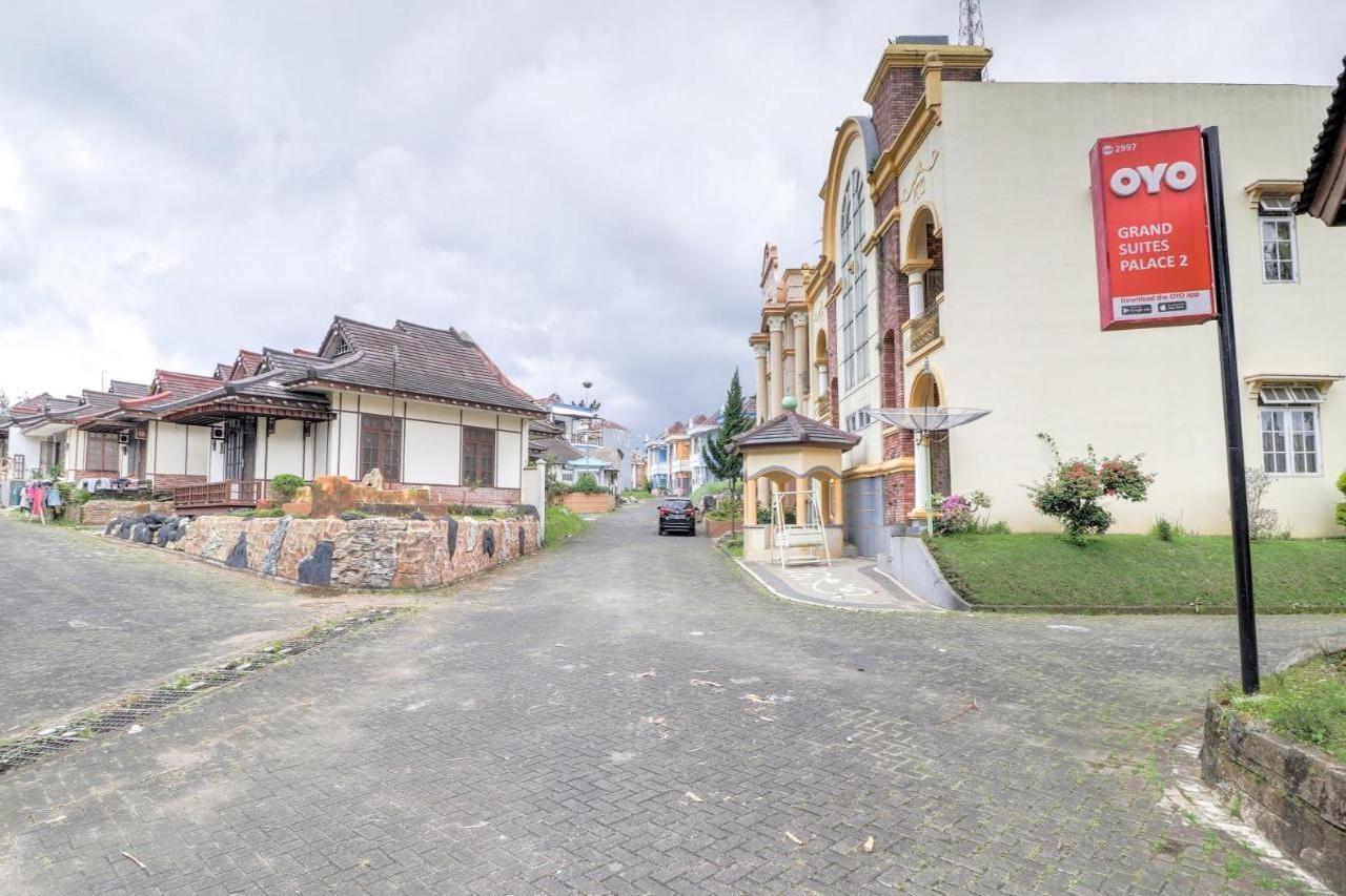 Oyo 2997 Grand Suites Palace 2 Sindanglaya المظهر الخارجي الصورة
